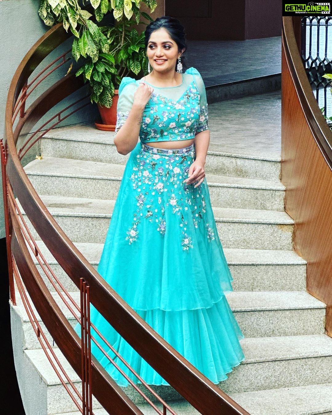 Arya Instagram - Getting some ENCANTO vibes 🪄 Attire @aroya_by_arya_resmi MUA @vikramanvijitha Hair @chan_aneesh #dolledup #fashionista #encanto #makeup #positivevibes #lovemyjob #trending #aryabadai Udaya Samudra Beach Hotel