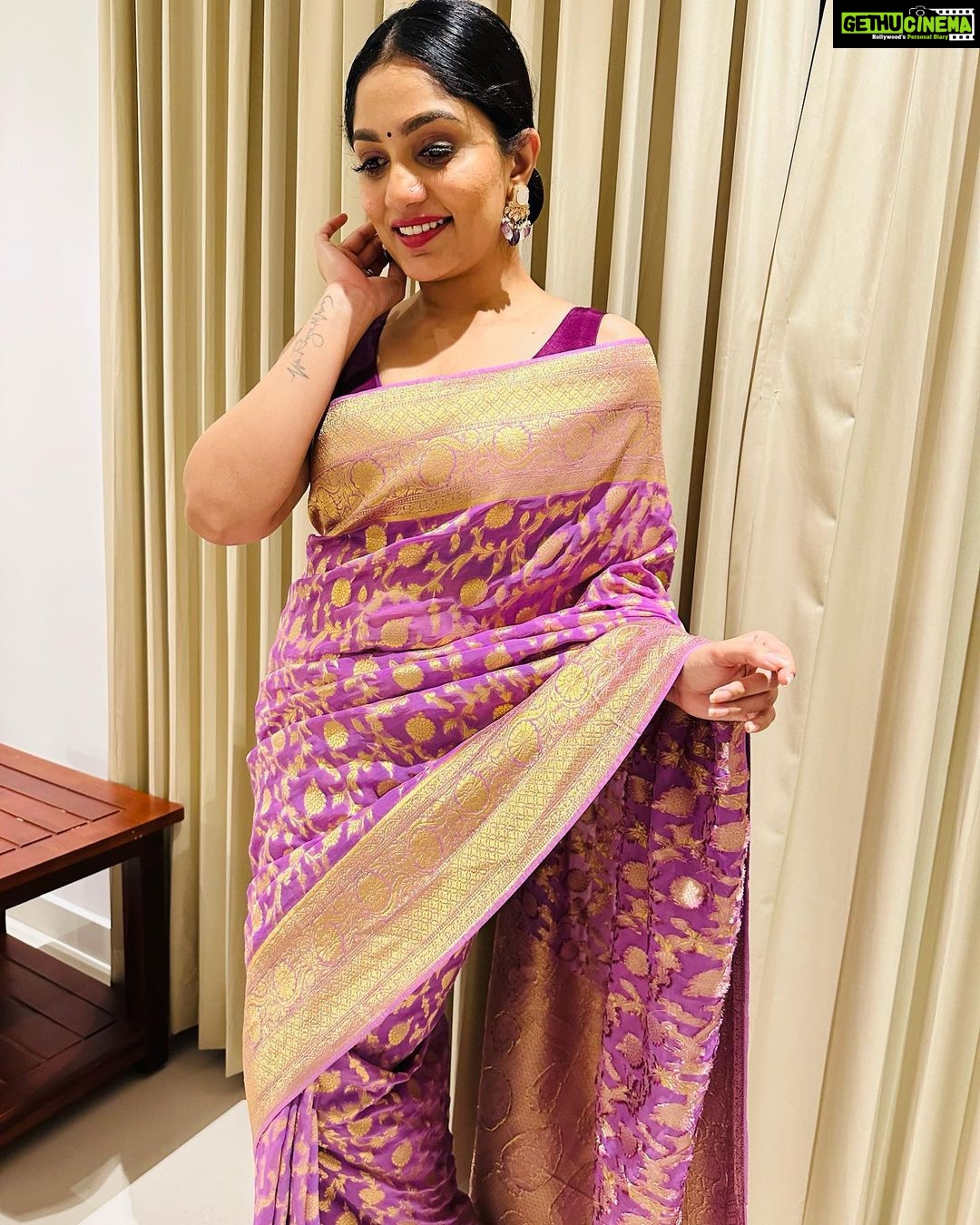 Arya Instagram - From the gorgeous land of Banaras ❤️ Six yards of pure grace…. Saree @kanchivaram.in MUA @vikramanvijitha Hair @chan_aneesh #sareelovers #banarasisaree #trend #fashioninfluencer #loveforsaree #dressup #wedding #makeup #inspo