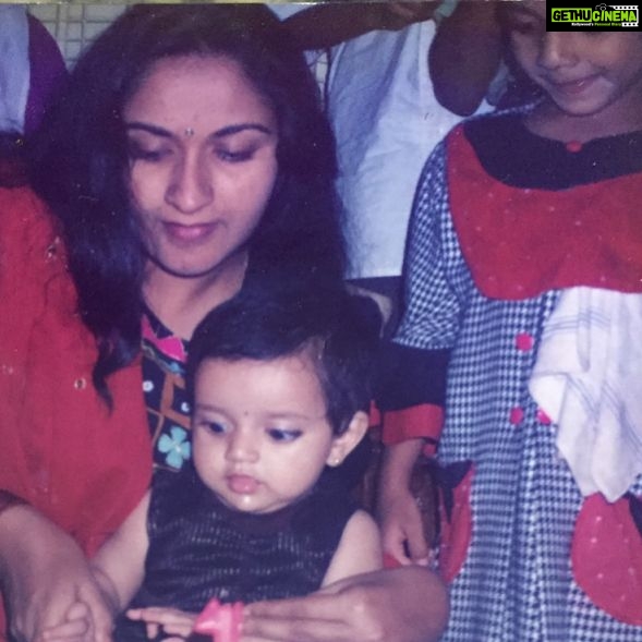 Ashika Ranganath Instagram - Can't ask for more ❤❤ my two beautiful women 😘. Happy women's day to every beautiful human being !