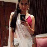 Ashika Ranganath Instagram - Shoot time 😍☺#newlook #mugulunage #pondicherry