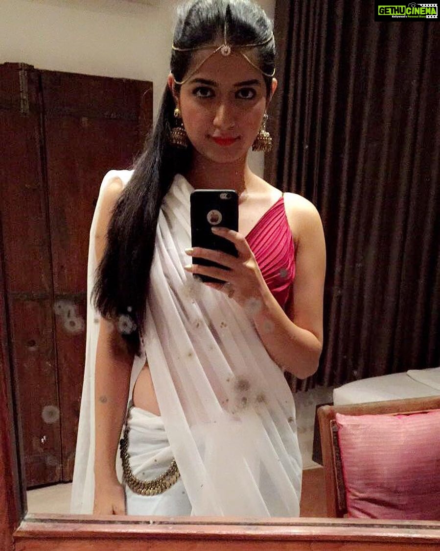 Ashika Ranganath Instagram - Shoot time 😍☺#newlook #mugulunage #pondicherry