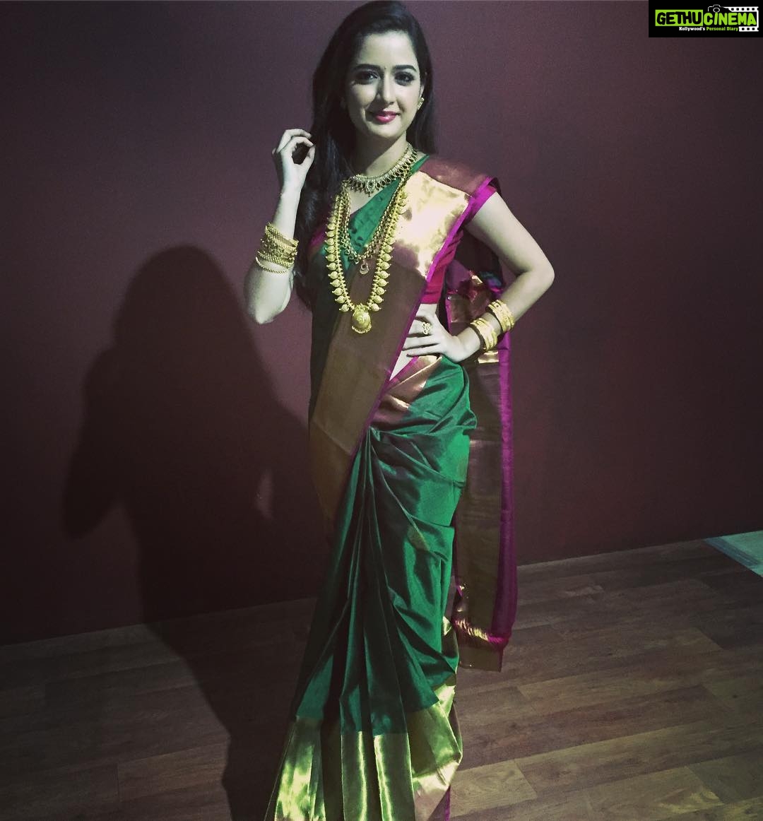 Ashika Ranganath Instagram - 😜😍 #loveforjewellery #shootlife