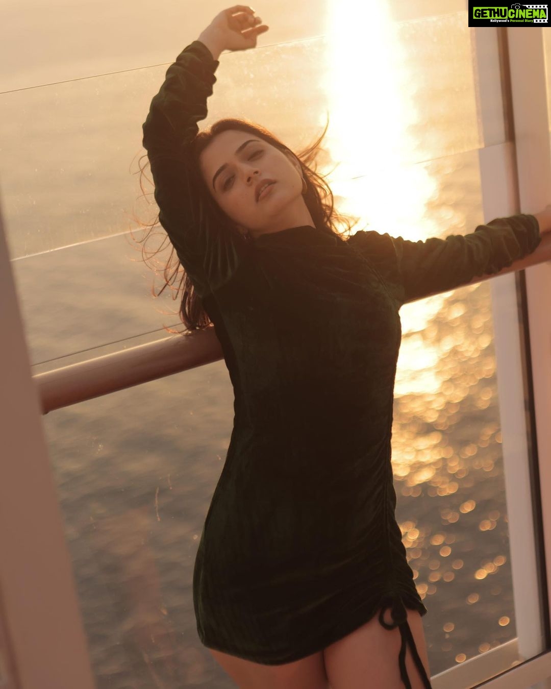 Ashika Ranganath Instagram - Mallige hooooooooooove 🌸