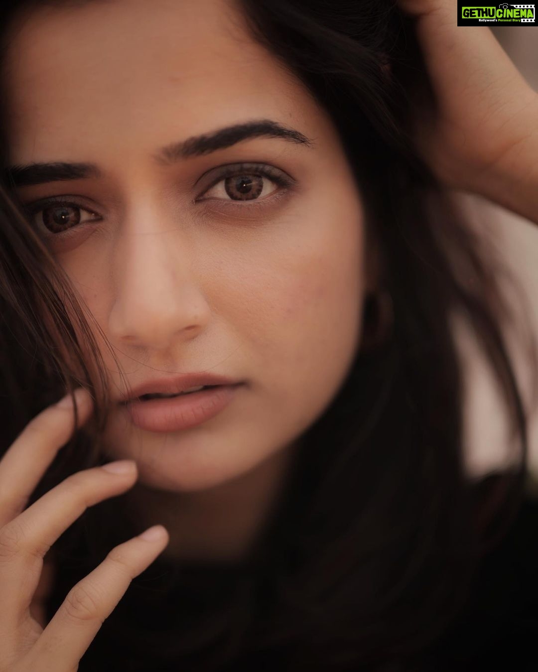 Ashika Ranganath Instagram - Mallige hooooooooooove 🌸