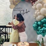 Ashika Ranganath Instagram - So here’s to what happens when you casually dress up for a birthday lunch & all of your friends throw up a big surprise party! I know it’s too cliche to say I’m lucky to have these people around but trust me this is my world & they’ve always stood by me 🤍 Each of them are differently related to me but for me they all came together as one. Can’t forget this day. ( Few are missing though) I love you all & a happy friendship day 🤍