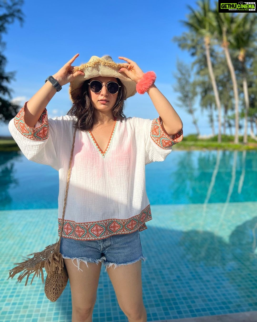 Ashika Ranganath Instagram - @kayak_in #thailand #staycation
