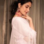 Ashika Ranganath Instagram - Shot by @vasukikarkone Styling @papapants Assistant styling @thechaotic.art Accessories @jewelboxbyarnav Make up @urjapatel_artistry Hair @paramesh_hairstylist