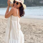 Ashika Ranganath Instagram – 👒🏖🕶
Swipe left to have a look at the struggle to get a perfect picture at the beach 🤷‍♀️🤦🏼‍♀️🙊 Patong Beach, Phuket, Thailand