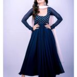 Ashika Ranganath Instagram - Happy Dussehra & Vijayadashami everyone 💫 Shot by @_raaghava @raghavstudios Outfit designed by @anyracouture Accessories @pihtara_jewels Make up @urjapatel_artistry Hair @paramesh_hairstylist
