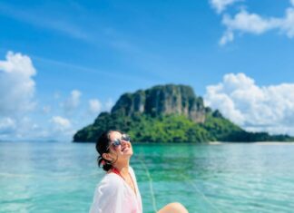 Ashika Ranganath Instagram - 🏝 #Vacay #thailand Tup Island Natural Beach, Thailand