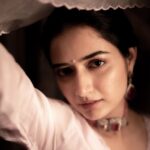Ashika Ranganath Instagram - Shot by @vasukikarkone Styling @papapants Assistant styling @thechaotic.art Accessories @jewelboxbyarnav Make up @urjapatel_artistry Hair @paramesh_hairstylist