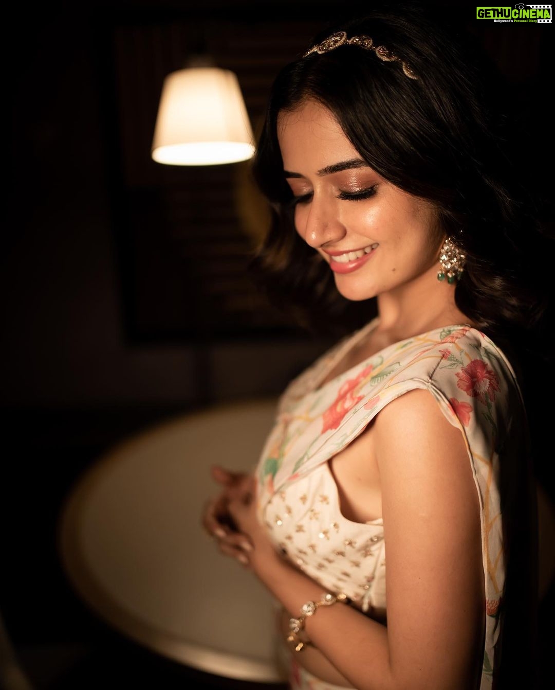 Ashika Ranganath Instagram - Team behind putting up this amazing look! Shot by @vasukikarkone Make up @urjapatel_artistry Hair @shrutihairartistry Outfit @dazzles_studio x @paulmiandharsh Jewellery @sri_ganesh_sadashivnagar Hair accessories & rings @akalpa_by_harshitha #avatarapurushatrailerlaunch #prereleaseevent #may6th
