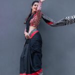 Ashika Ranganath Instagram - For the #Avatarapurusha promotions Outfit: @kalasthreebytejaswinikranthi Styling: @tejukranthi Assistant Styling : @khushi_jagadisha Make up : @urjapatel_artistry Hair : @makeover_by_raghu_nagaraj_n Accessories: @baublelove PC: @nithishayyod