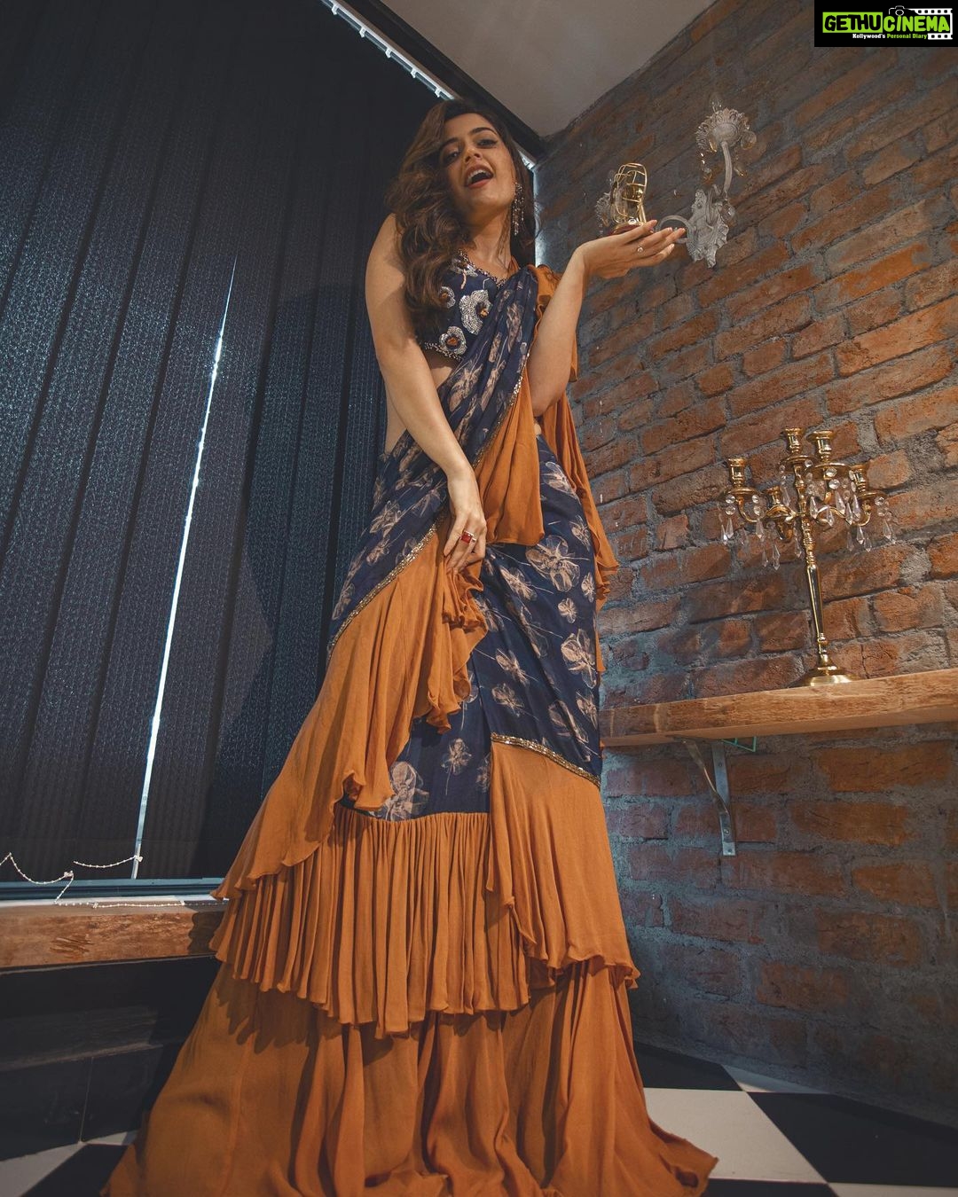 Ashika Ranganath Instagram - To this fun shoot 💃 with a crazy team coming together! Styling @tejukranthi Assisted by @khushi_jagadisha Outfit @fulkistudio Accessories @amrapalijewels Hair @makeover_by_raghu_nagaraj_n Phototherapy @_trip_lenz_ Location @letstalkhairwithprashanth