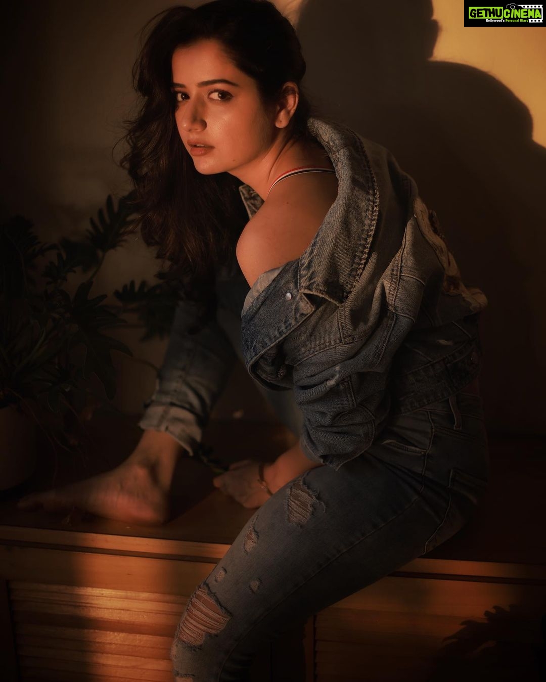 Ashika Ranganath Instagram - Caption?! 🤔
