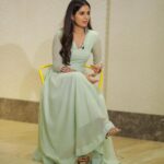 Ashika Ranganath Instagram - #Madhagaja running successfully 💃 Thanks for the wonderful response! Pallavi hatra mathadakke ready agi 🙌🏻 Coming live to talk to you all today at 6pm! Stay tuned @ashika_rangnath Styling @tejukranthi Outfit @kalasthreebytejaswinikranthi Makeup & hair @urjapatel_artistry Bangalore, India