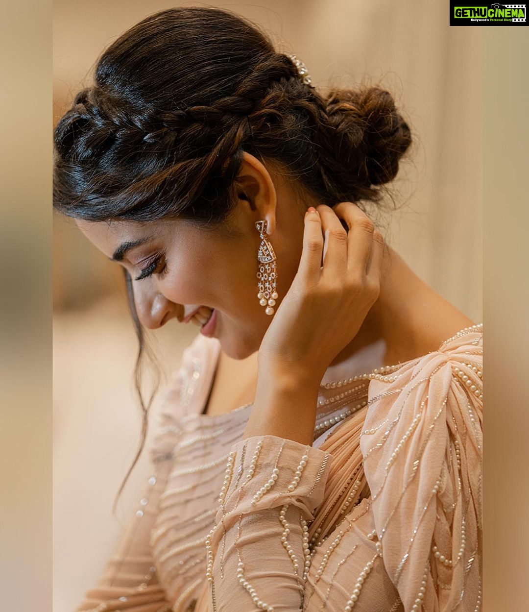 Ashika Ranganath Instagram - For #Madhagaja pre release event Styling @tejukranthi Outfit @anyracouture Make up @urjapatel_artistry Hair @makeover_by_raghu_nagaraj_n Photography @_trip_lenz_ @triplenz_fashionphotography Taj West End, Bengaluru