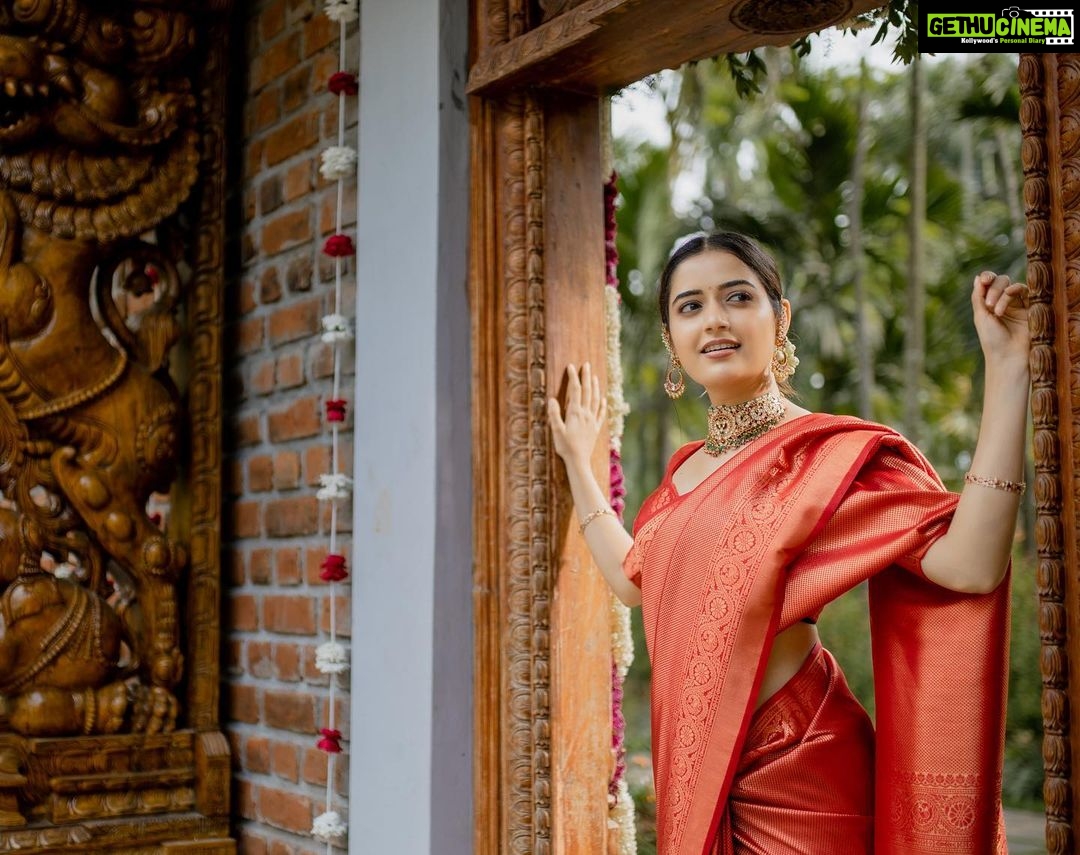 Ashika Ranganath Instagram - Styling, make up & hair by me 💁🏼♀️ Beautiful jewellery from my favourite @sri_ganesh_sadashivnagar Photography @journeysbyvivek