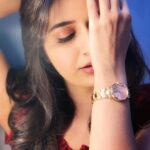 Ashika Ranganath Instagram - Celebrate LOVE and get a 10% off with @danielwellington! Surprised? With the new offer, you can buy 2 or more products and save 10%! Combine this with my code DWXASHIKA and get an additional 15% off! Make this Valentine’s a special one! #DanielWellington #DWGiftsOfLove Make up n picture credits by our multitalented @shivugowda2011 😎
