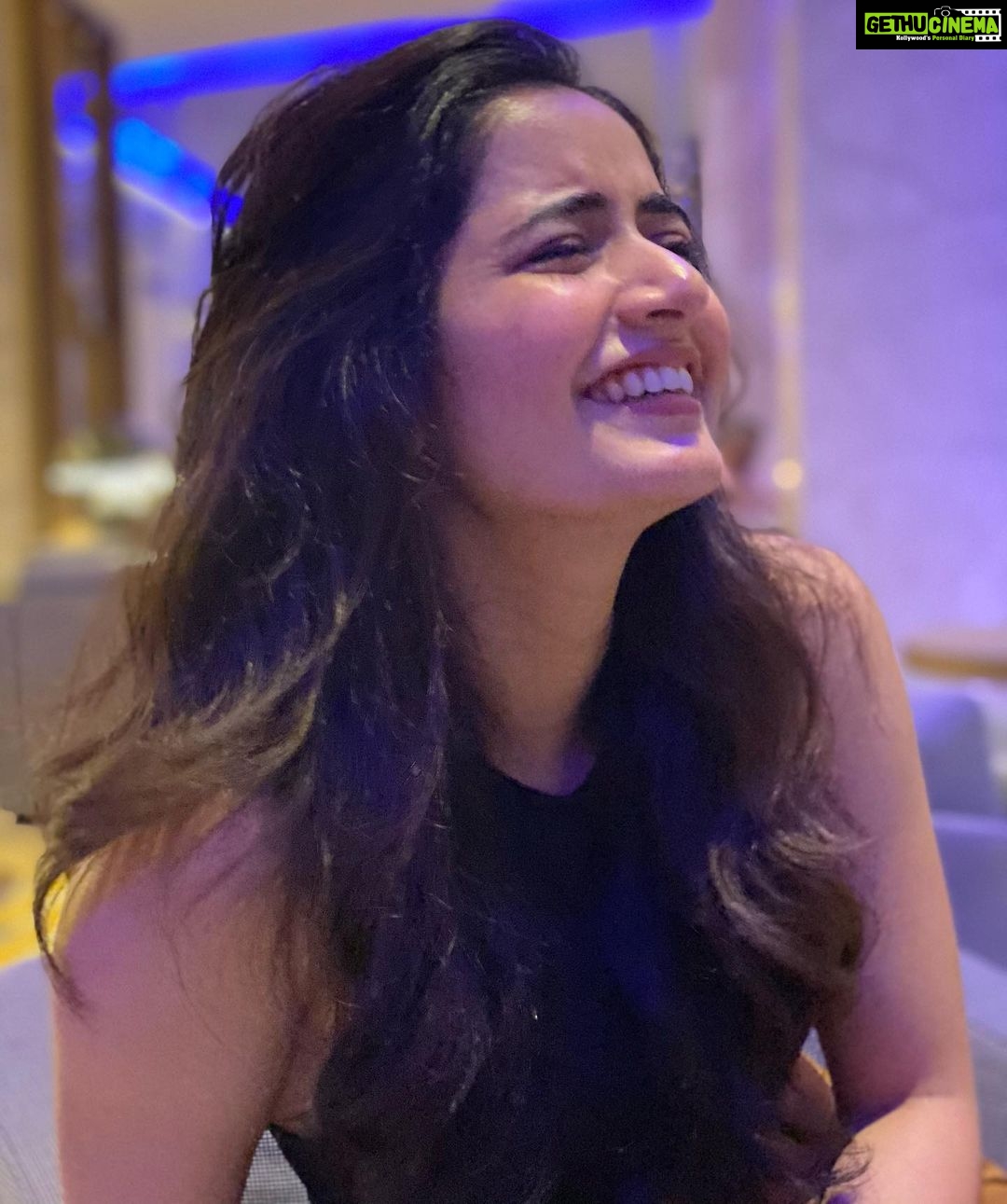 Ashika Ranganath Instagram - Good night ♥️ Hope you all had a great weekend 🙌🏻