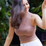 Ashika Ranganath Instagram - @neeneapp serious aagiro Kannadiga daters ge game changer! No more meaningless connections, bari nijavadha preethi ashtey ❤️ . But nan maathu kelodhu beda, go download the app and see for yourself! #neenedatingapp #kannadasingles #kannadadatingapp #datingapp