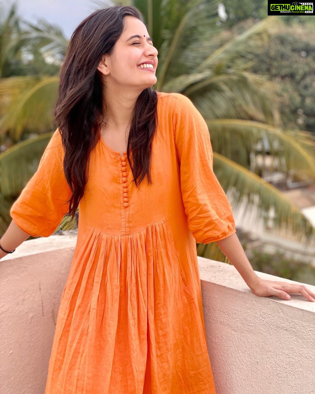 Ashika Ranganath Instagram - 1 or 2? #quarantinelife #shotoniphone #staysafestayhome