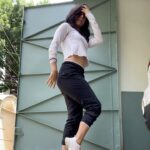 Ashika Ranganath Instagram - On demand!! A lot of you saw this video on my story and asked me to post a full video..A small impromptu- effort less dancing for those of you who wanted me to post a dance video for the international dance day ♥️ P.s not a perfectly choreographed video, shot in between my workouts 🙆🏻‍♀️ #dancerbeforeanactor #Quarantinelife #stayfitstayhealthy
