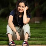 Ashika Ranganath Instagram - Hope you guys will light candles or Diya’s or flashlights or torch light as addressed by our PM narendra Modi to fight against the Corona pandemic. Let’s fight against the darkness spread by the pandemic and progress towards light and hope 🙏🏻 #stayhomesafe #Covid19 #letslightandhope PC @bangalore.photographer