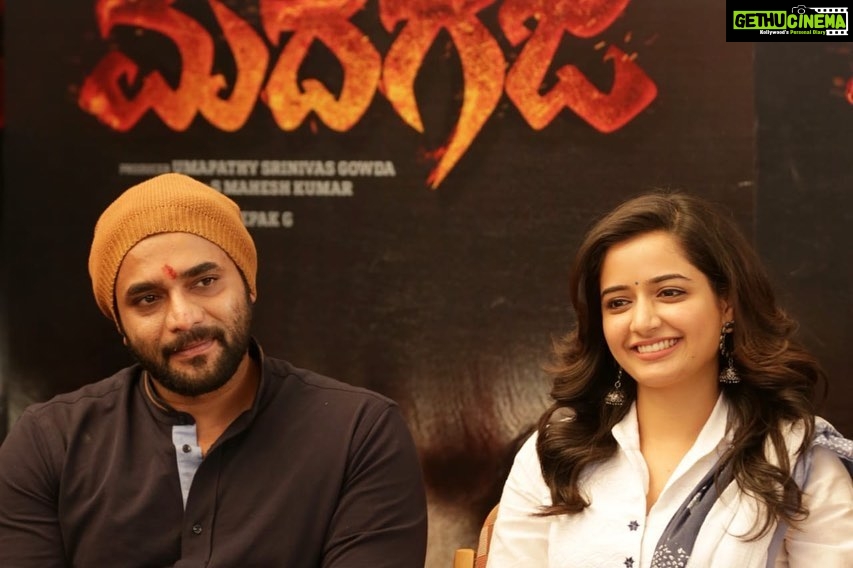 Ashika Ranganath Instagram - About todayβs Muhurtha ππ» Need all your love and blessings β₯οΈππ»π€ #Madhagaja @sriimurali @mahesh_director @umapathy_s_gowda