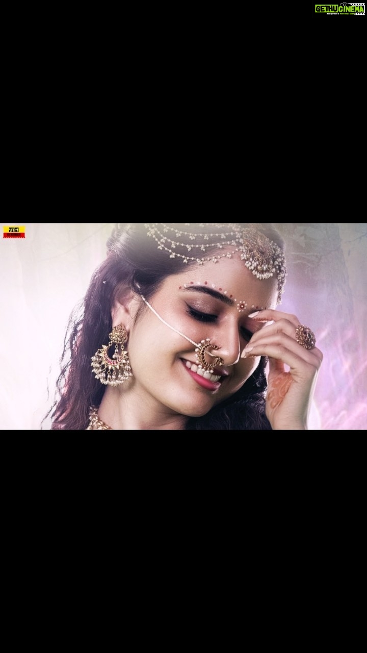 Ashika Ranganath Instagram - In love with this tune.. 🎶 Thanks to the entire team of @gathavaibhava for the beautiful wishes & an amazing introduction! @simplesuni @dushyanth_official @williamdaviddop @gathavaibhava Looking forward to an adventurous ride!! #simplesuninewmovie #ashikaranganath #dushyanth #ಗತವೈಭವ #gathavaibhava #sandalwood #kannadanewmovies #kfi #AiPlex