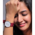 Ashika Ranganath Instagram - Merry Christmas 🎄 What's Christmas without presents? I got myself 2 from @danielwellington 🎅 so can you! Get 20% off when buying two or more products. Combine it with my code DWXASHIKA to get an additional 15% off over and above. Happy holidays! #DWforeveryone​ #danielwellington PC by favourite @pavenfotography 📸