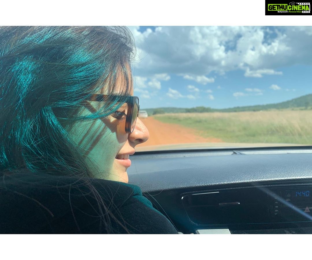 Ashika Ranganath Instagram - 😎 bcz I like the blue sky