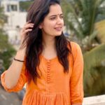 Ashika Ranganath Instagram - 1 or 2? #quarantinelife #shotoniphone #staysafestayhome