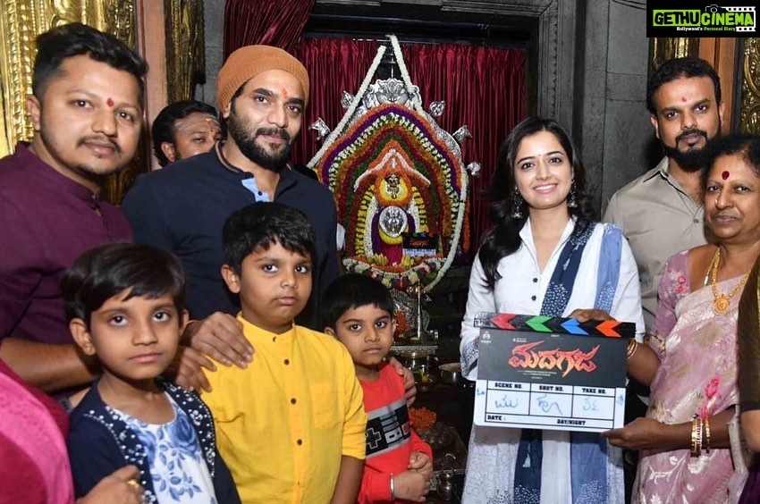 Ashika Ranganath Instagram - About todayβs Muhurtha ππ» Need all your love and blessings β₯οΈππ»π€ #Madhagaja @sriimurali @mahesh_director @umapathy_s_gowda