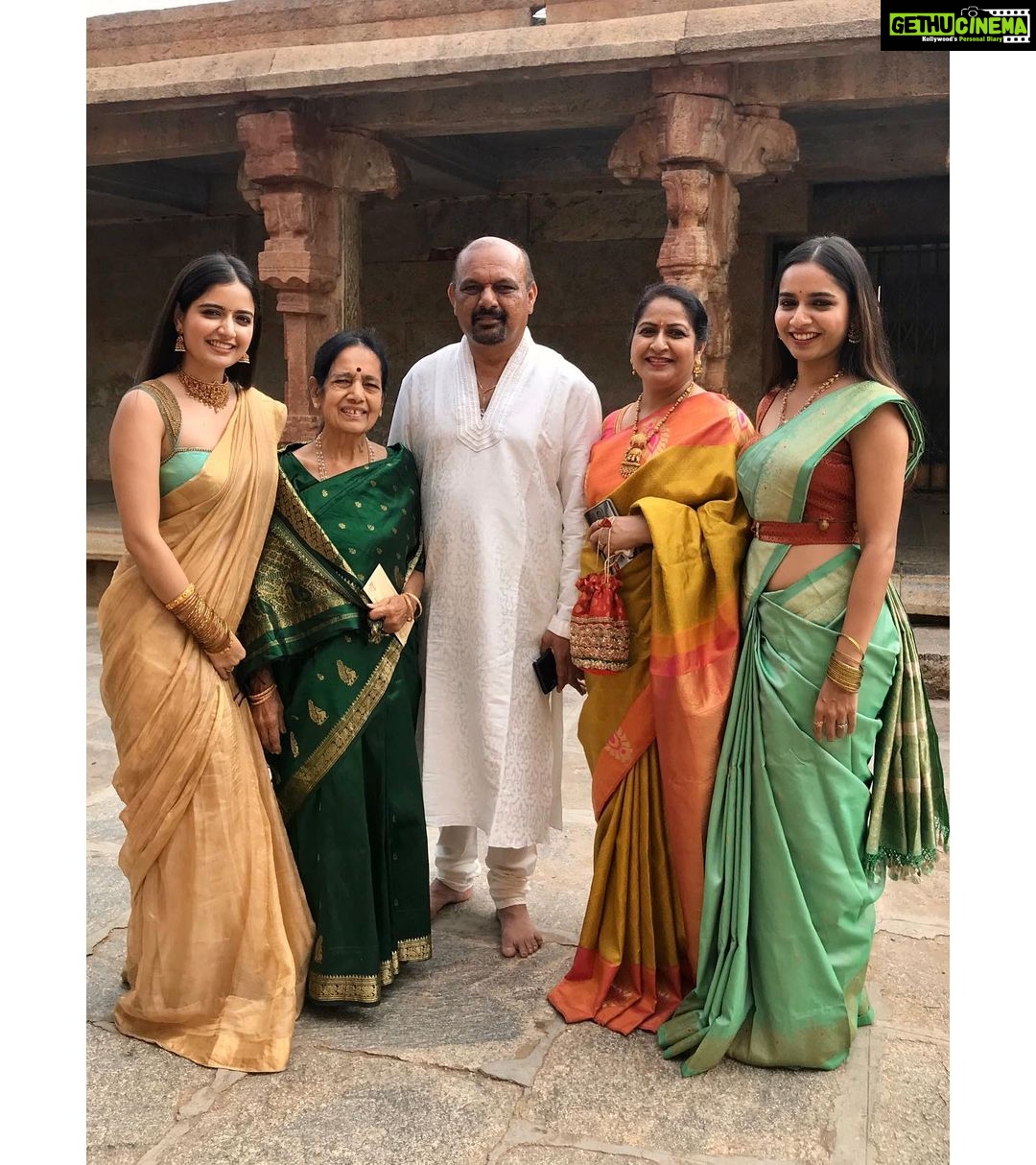 Ashika Ranganath Instagram - #Family ♥️ #Cousins ♥️ #Weddings ♥️