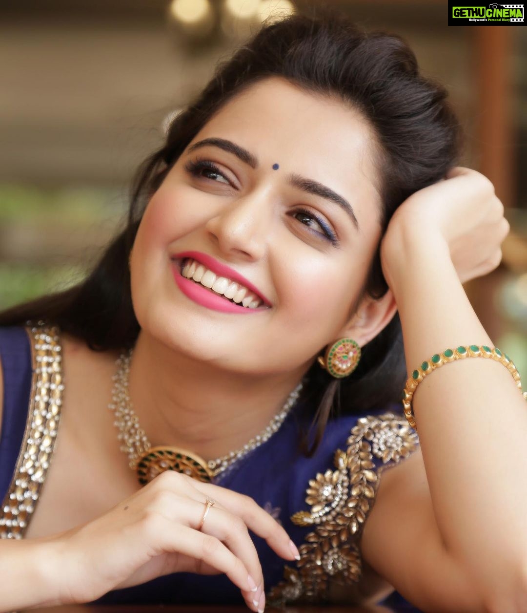 Ashika Ranganath Instagram - ಎಲ್ಲರಿಗೂ ದೀಪಾವಳಿ ಹಬ್ಬದ ಹಾರ್ದಿಕ ಶುಭಾಶಯಗಳು 🙏🏻💥🌼 Wishing everyone a prosperous and safe deepavali 🤗 Please don’t burn crackers.. let’s keep our environment safe by celebrating eco-friendly deepavali ☺️