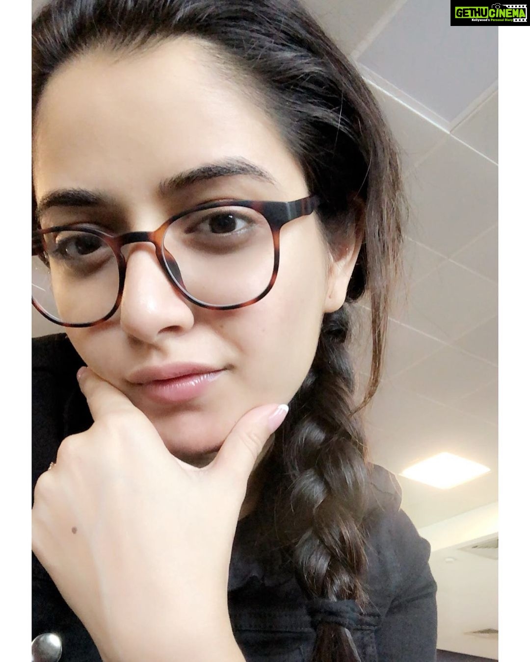 Ashika Ranganath Instagram - I had skin problems earlier like every other girl out there but taking good measures and guidelines has made my skin very healthy.. @skinlabindia has been taking care of my skin so well, their cleanups and facials have helped my skin get better and eating healthy green vegetables, fruits and drinking a lot of water will help make your skin perfect! @skinlabindia @drjamunapai #Naturalskin #skinlabbangalore Dr. Jamuna Pai's Skinlab