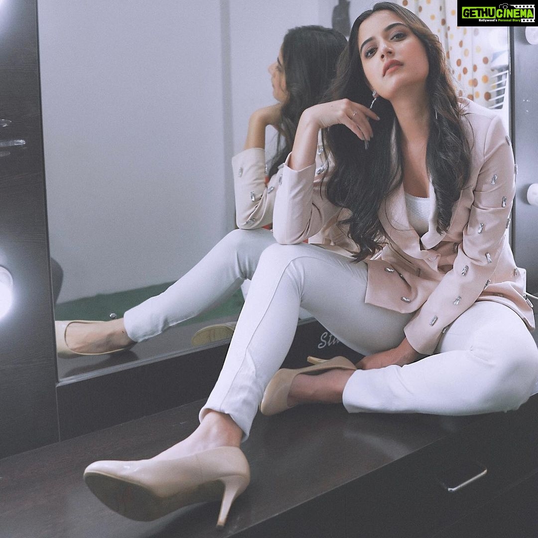 Ashika Ranganath Instagram - Styling @nisharakiran Outfit @kovetonline Accessories @unniyarchajewelry Make up and hair @nisargasrinidhi Photography @photographer_ajay Studio Fibonacci