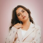 Ashika Ranganath Instagram - Styling @nisharakiran Outfit @kovetonline Accessories @unniyarchajewelry Make up and hair @nisargasrinidhi Photography @photographer_ajay Studio @studiofibonaccii