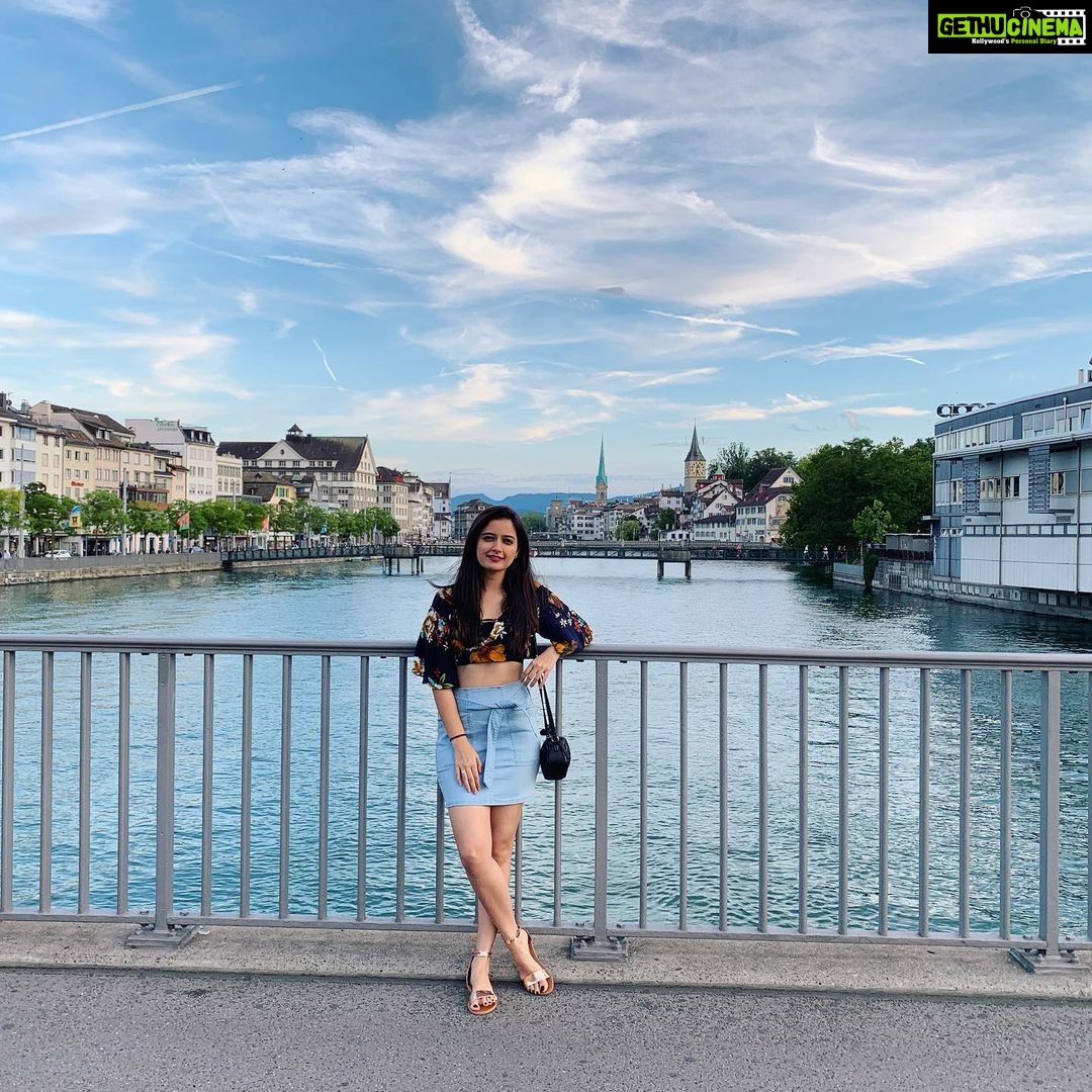 Ashika Ranganath Instagram - Bahnhofbrücke, Zürich