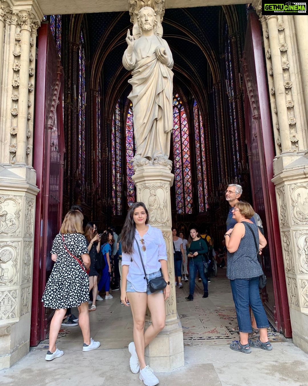 Ashika Ranganath Instagram - When you visit a place when there are a lot of tourists, cant help but Ms. @gonsalves.pearl.97 can take really good pictures for me ๐โฅ๏ธ๐ P.s now donโt start pouring in your requests to her, itโs a private account ๐
Sainte-Chapelle de Paris