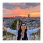 Ashika Ranganath Instagram - Watching the sunset at Arc de Triomphe 🌆 Major throwback to this amazing time I had in Paris ♥️