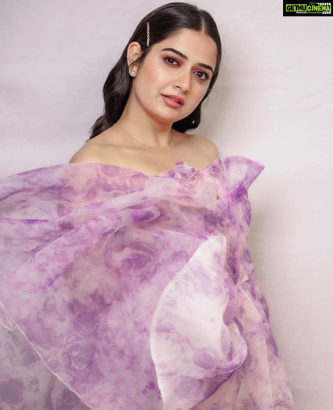 Ashika Ranganath Instagram - I loveddddd this look 💜 How did you all like it? Outfit @laxmikrishnaofficial Make up @urjapatel_artistry Hair @paramesh_hairstylist Accessories @accessorizeindiaofficial Edit & retouch @vasukikarkone You’re the sweetest, thanks Vasuki! Sheraton Grand Bangalore Hotel at Brigade Gateway
