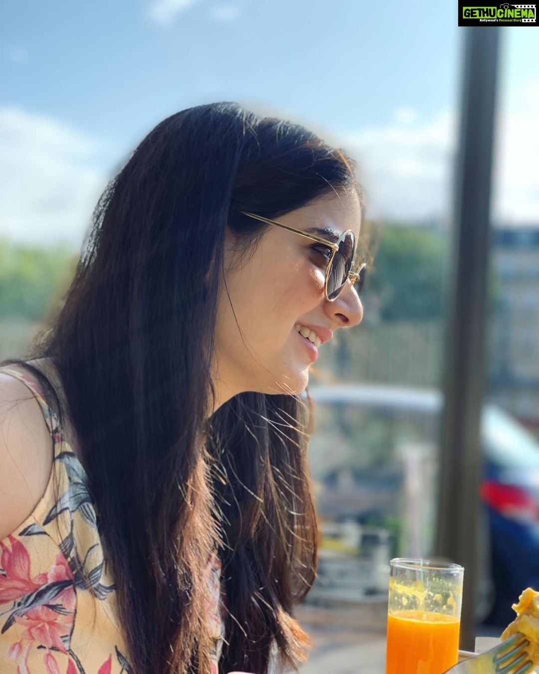 Ashika Ranganath Instagram - French breakfasts 🥐🍳🥯 😍😋 Café Esmeralda