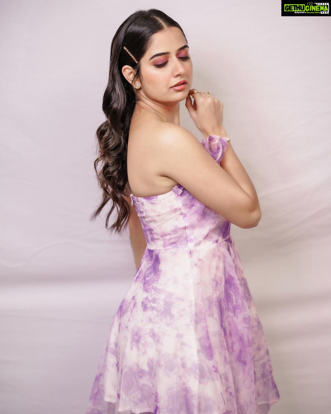 Ashika Ranganath Instagram - I loveddddd this look 💜 How did you all like it? Outfit @laxmikrishnaofficial Make up @urjapatel_artistry Hair @paramesh_hairstylist Accessories @accessorizeindiaofficial Edit & retouch @vasukikarkone You’re the sweetest, thanks Vasuki! Sheraton Grand Bangalore Hotel at Brigade Gateway