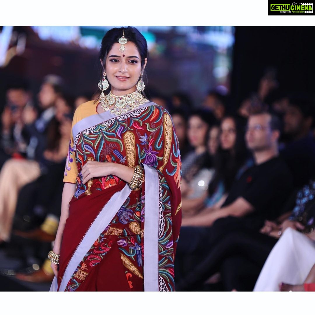 Ashika Ranganath Instagram - Walking the ramp for the first time at #bangalorefashionweek as a showstopper for @ashokmaanay Kashmiri was their theme and I loved walking for him☺️ PC : @madhupkiran 📸 #btfw2019 Sheraton Grand Bangalore Hotel at Brigade Gateway