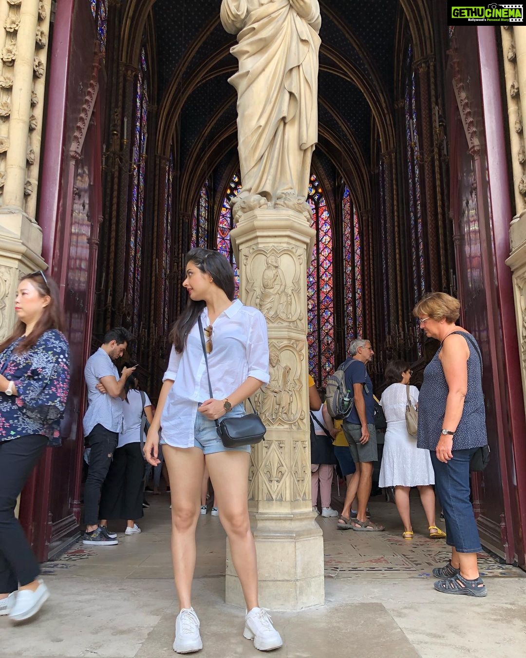 Ashika Ranganath Instagram - When you visit a place when there are a lot of tourists, cant help but Ms. @gonsalves.pearl.97 can take really good pictures for me ๐โฅ๏ธ๐ P.s now donโt start pouring in your requests to her, itโs a private account ๐
Sainte-Chapelle de Paris