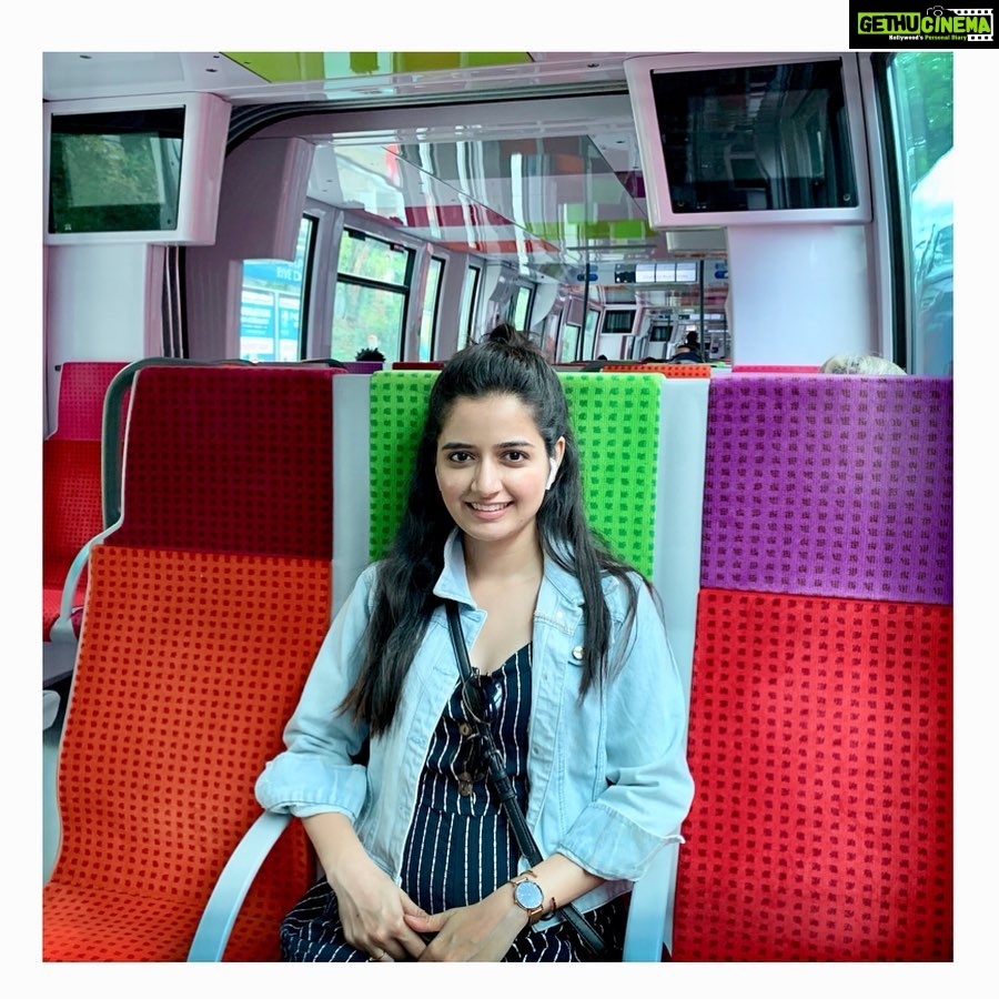 Ashika Ranganath Instagram - 🚞 Versailles Versailles, France