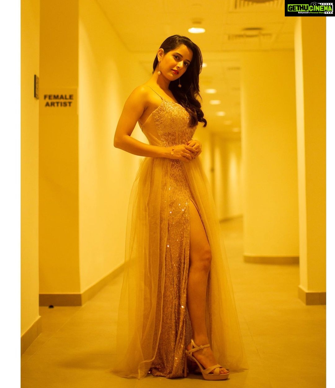 Ashika Ranganath Instagram - Ok last one in this 🙈🤷♀️👻 Qatar Doha