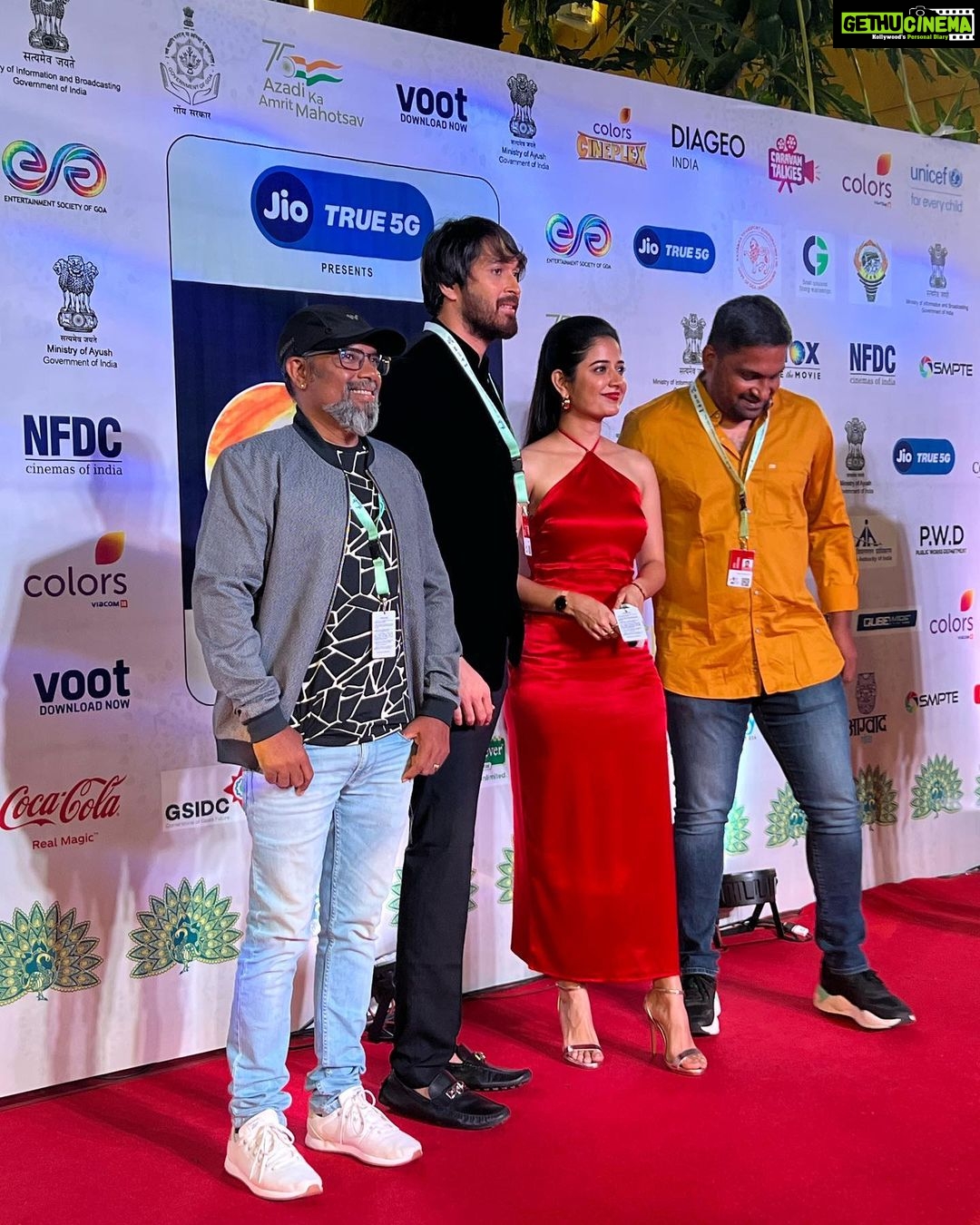 Ashika Ranganath Instagram - Yesterday’s Raymo Gala premier night @iffigoa Thank you for having us.. Such a proud moment to the entire team ♥️ @pavanwadeyar @yoursishan @vaidysk @urjapatel_artistry @subu_rao_hair_mkp IFFI Goa